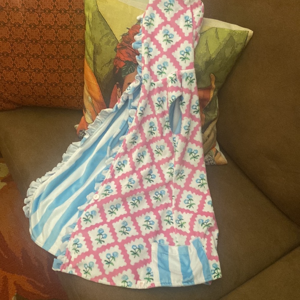 Beautiful hooded sleeveless toddler robe pink white and blue w pockets 4T Soft🌸